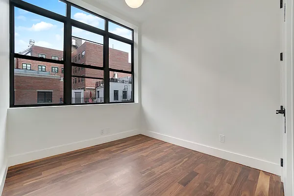 Rented by EXR | media 4