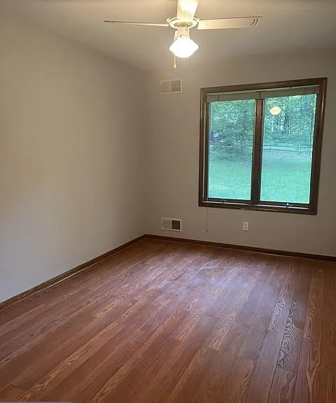 1007 Lee Jackson Dr — Photo 4