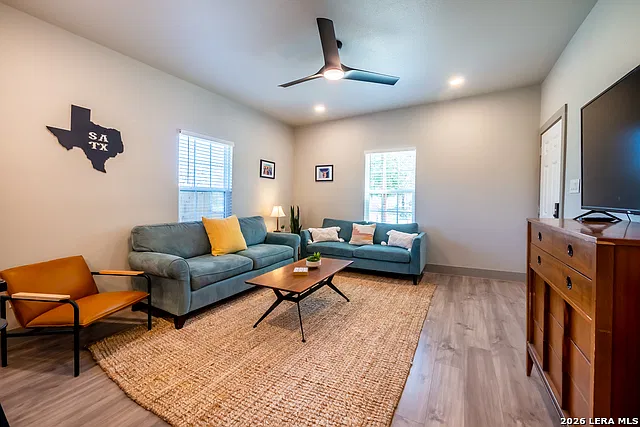 1123 S Olive St — Photo 5