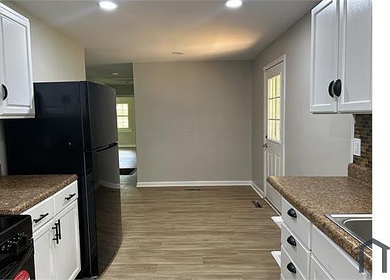 4th image of 1101 Devine Dr #1