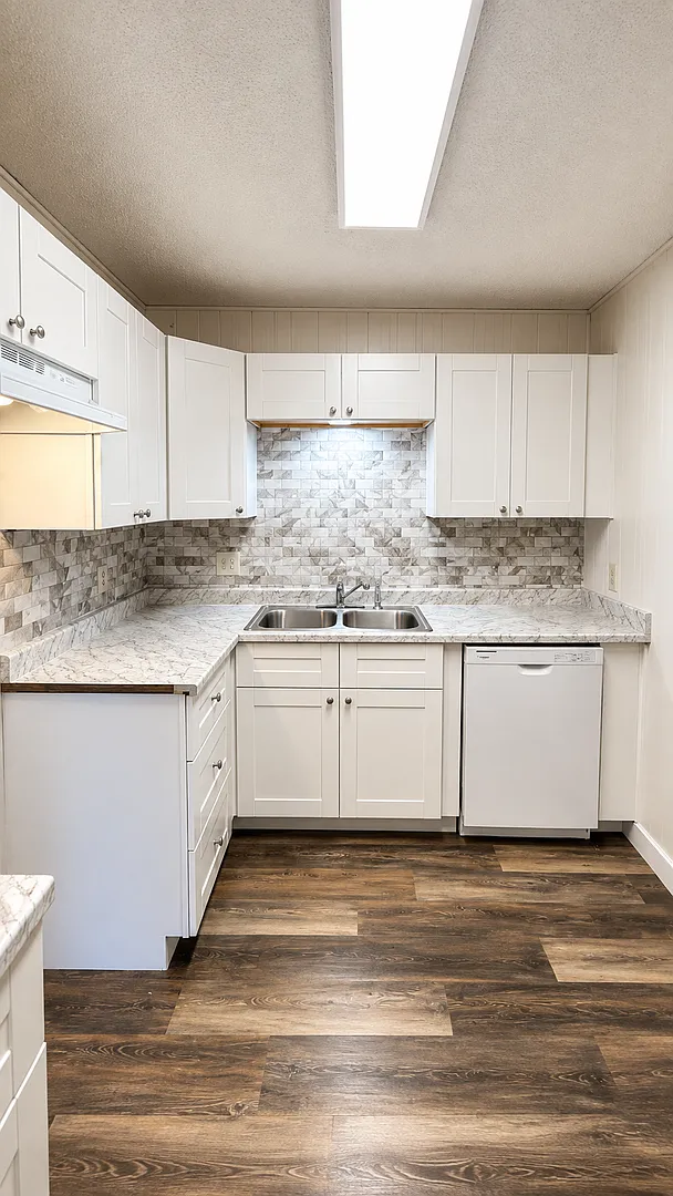 Updated And Fresh! One Bedroom, One Bathroom! — Photo 2