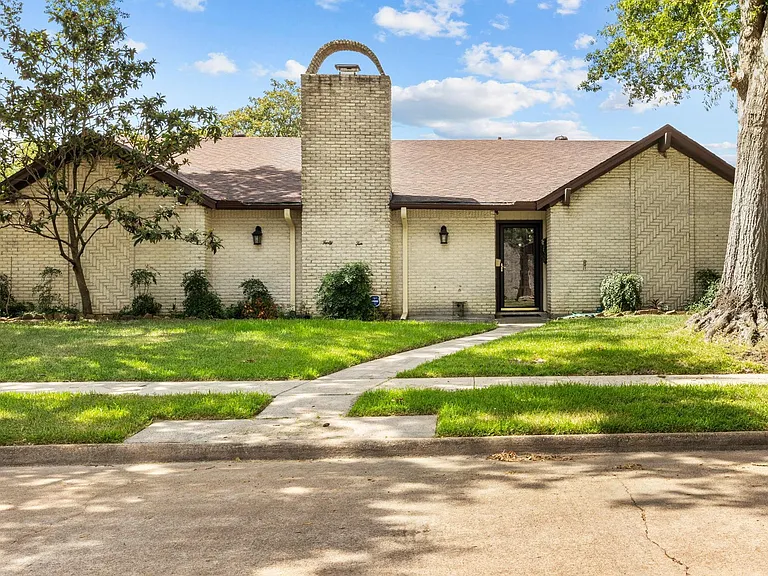 4010 Paraguay Cir — Photo 1