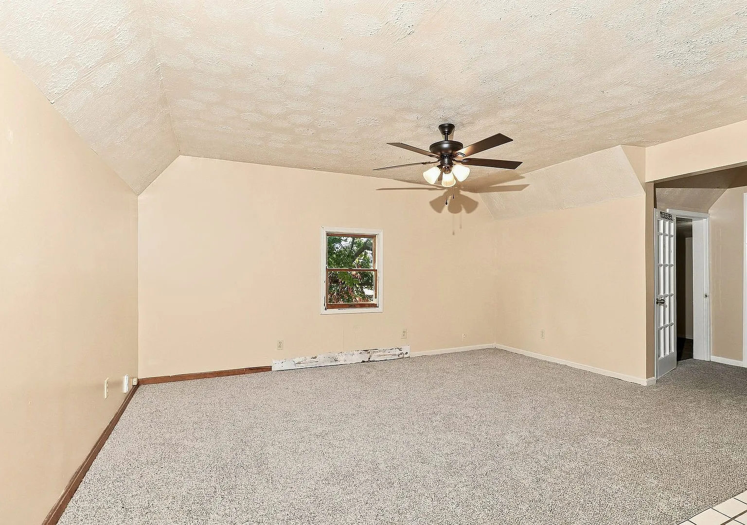 118-118 1/2 Logan Ave — Photo 4
