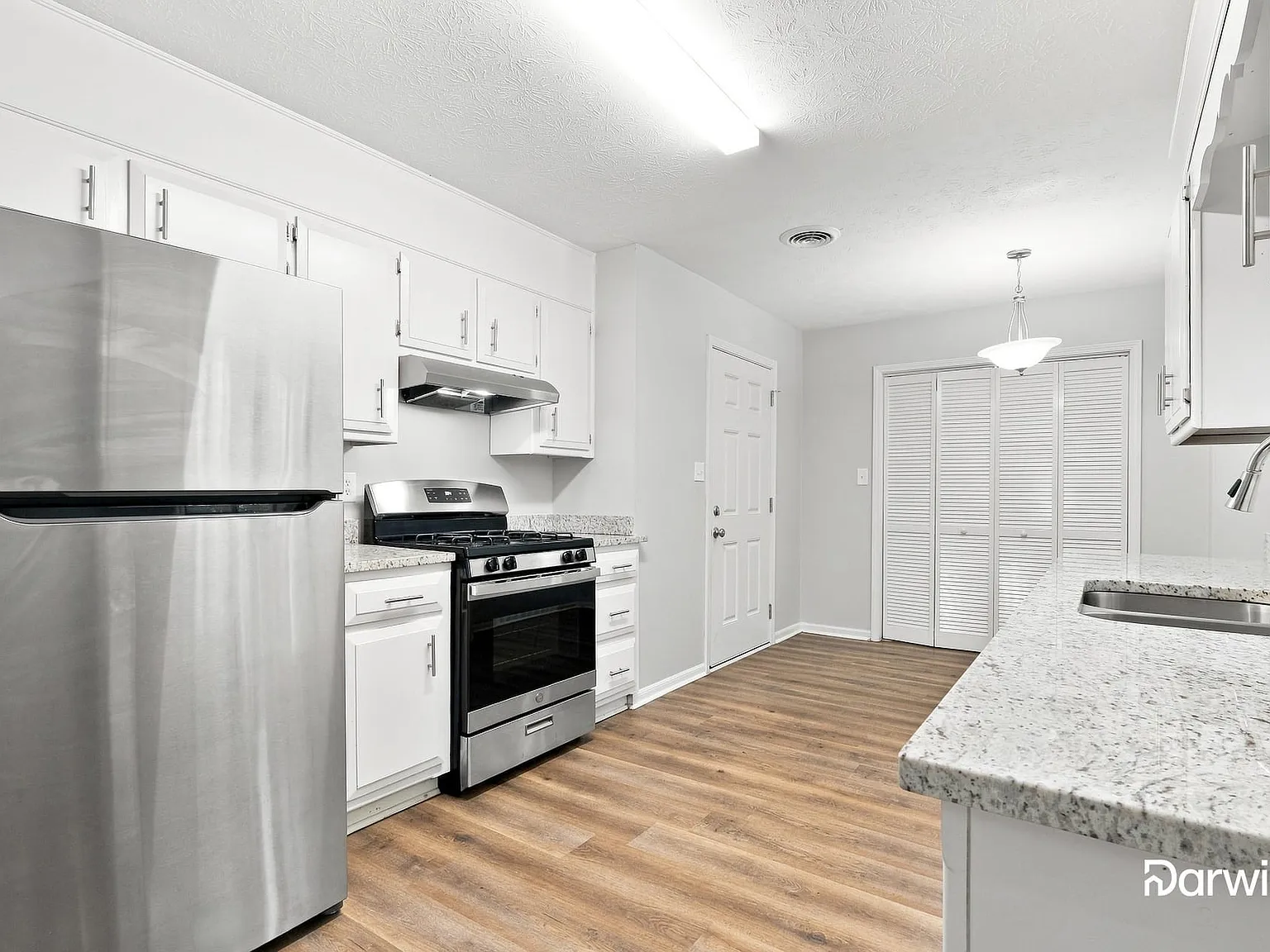 3 bed, 2.0 bath, 1346 sqft, $1,755 — Photo 4