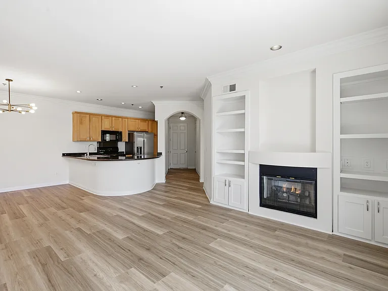 830 N Alfred St #202 — Photo 9