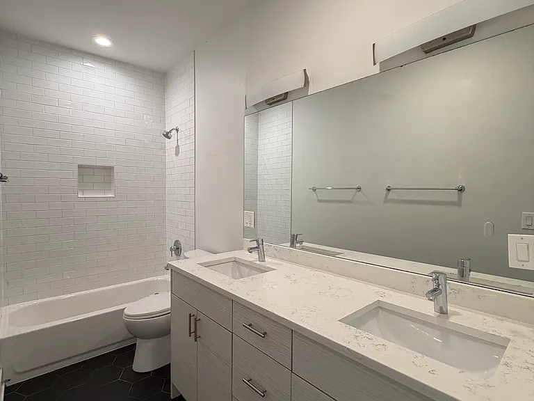 2020 N Spaulding Ave #3 — Photo 9