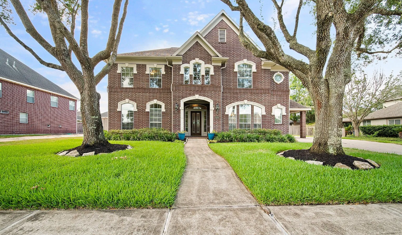 4 bed, 3.5 bath, 3674 sqft, $4,100 — Photo 1