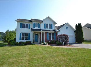 27 Spring Side Ln, Penfield, NY 14526
