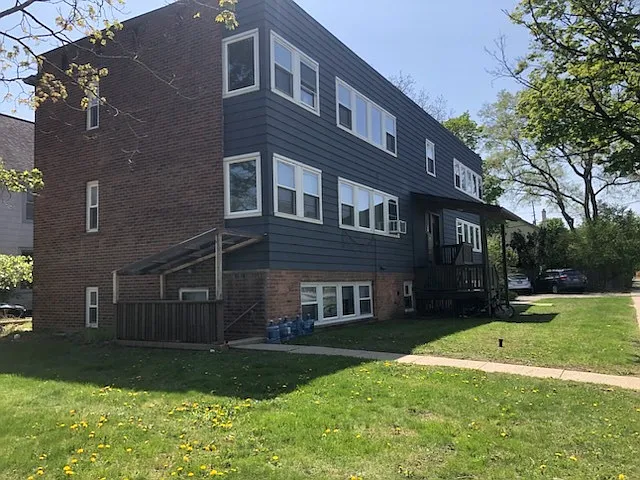 714 Henry St