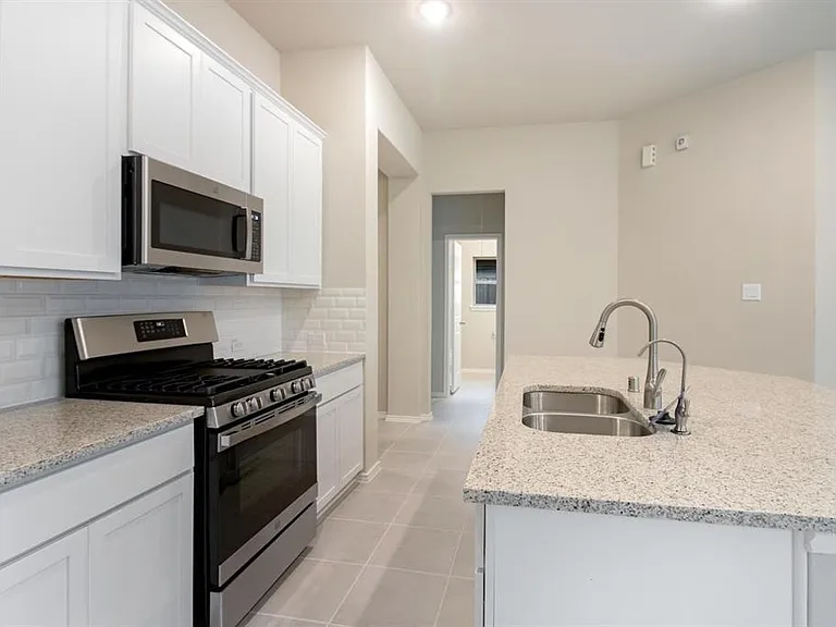 10518 Cecilia Star Ln — Photo 8