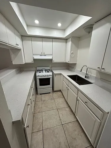 504 Clay Apartments Photo 1