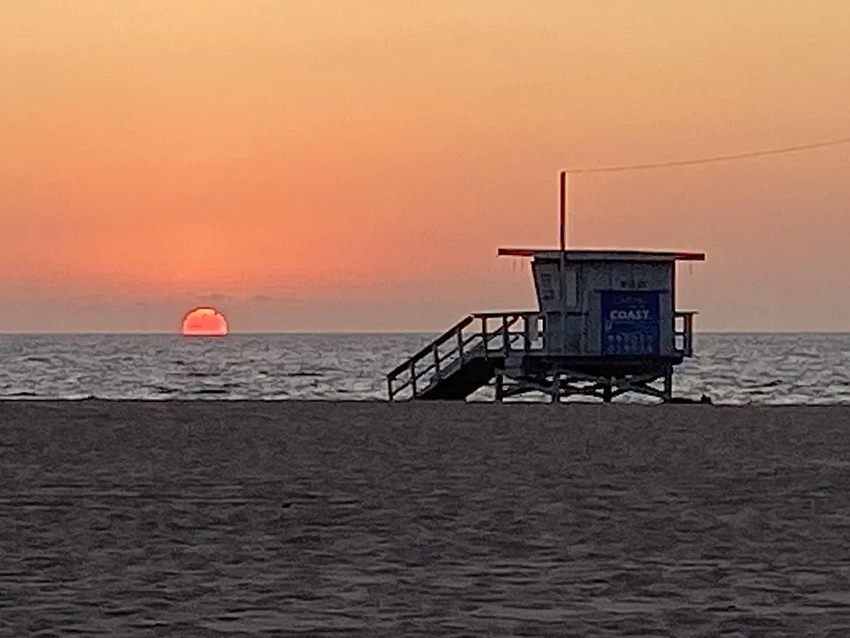 Ocean 10 steps away