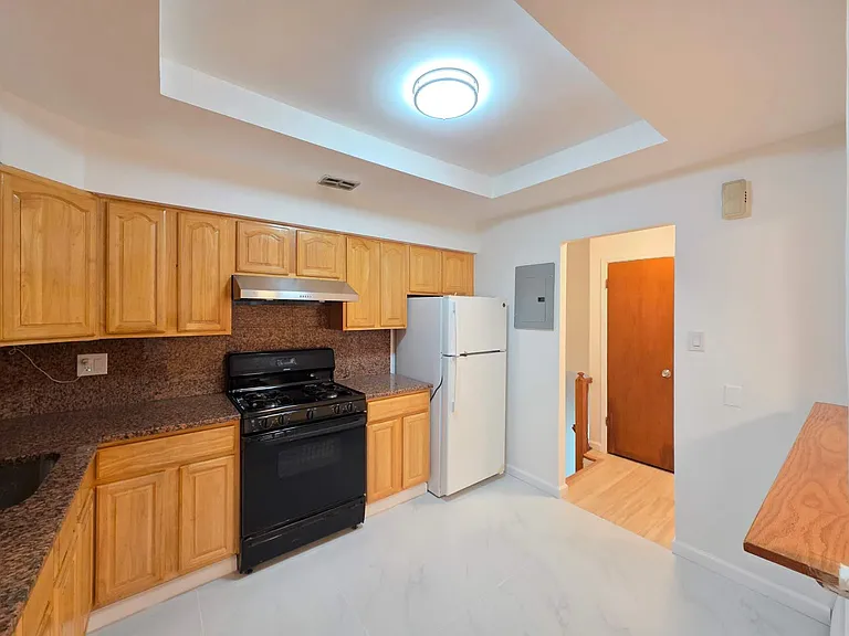 2605 Benson Ave #3 — Photo 2