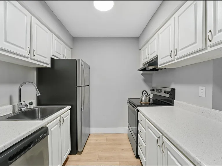 Pinebrook Apartment Homes — Photo 18