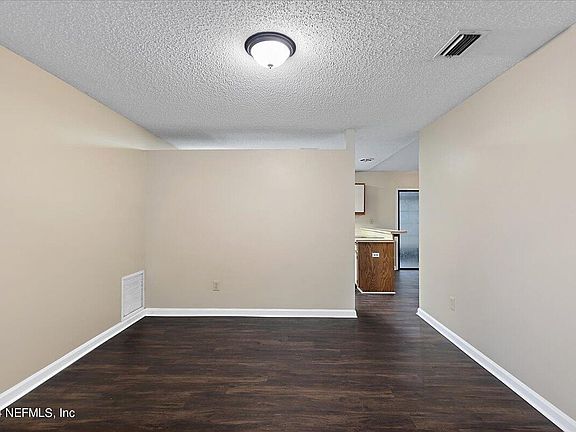 5th image of 831 WICKLOW Court