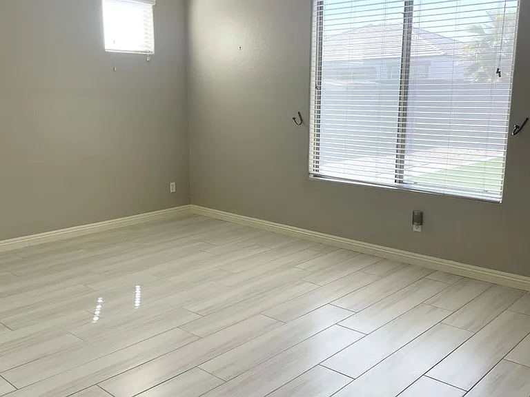 38205 W Montserrat St — Photo 20