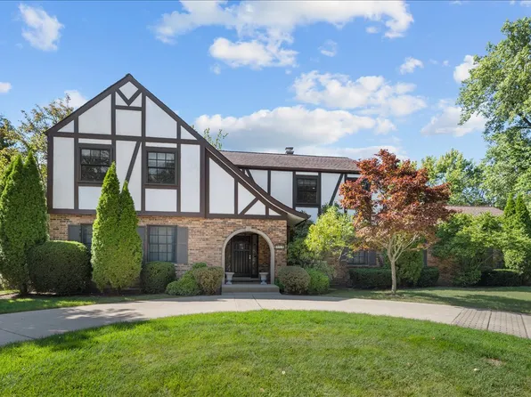 860 Heather Rd, Deerfield, IL 60015