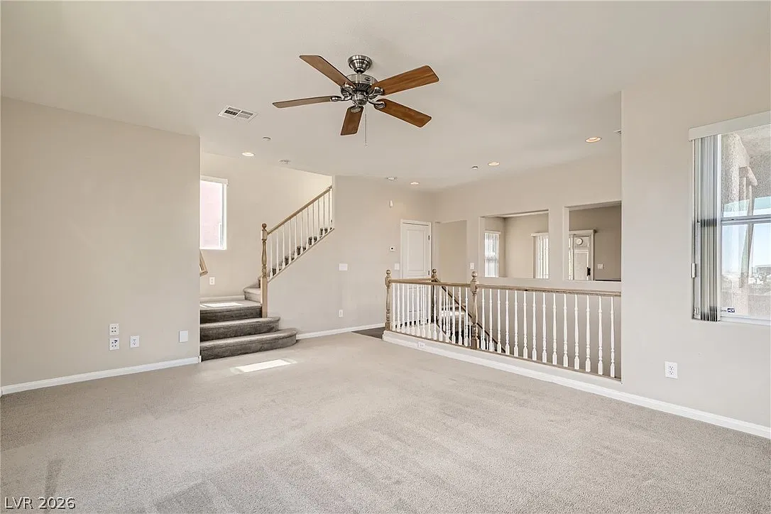 3 bed, 3.5 bath, 1977 sqft, $2,200 — Photo 3