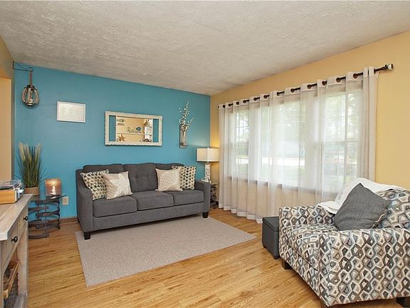 3rd image of 9245 Jordan Dr