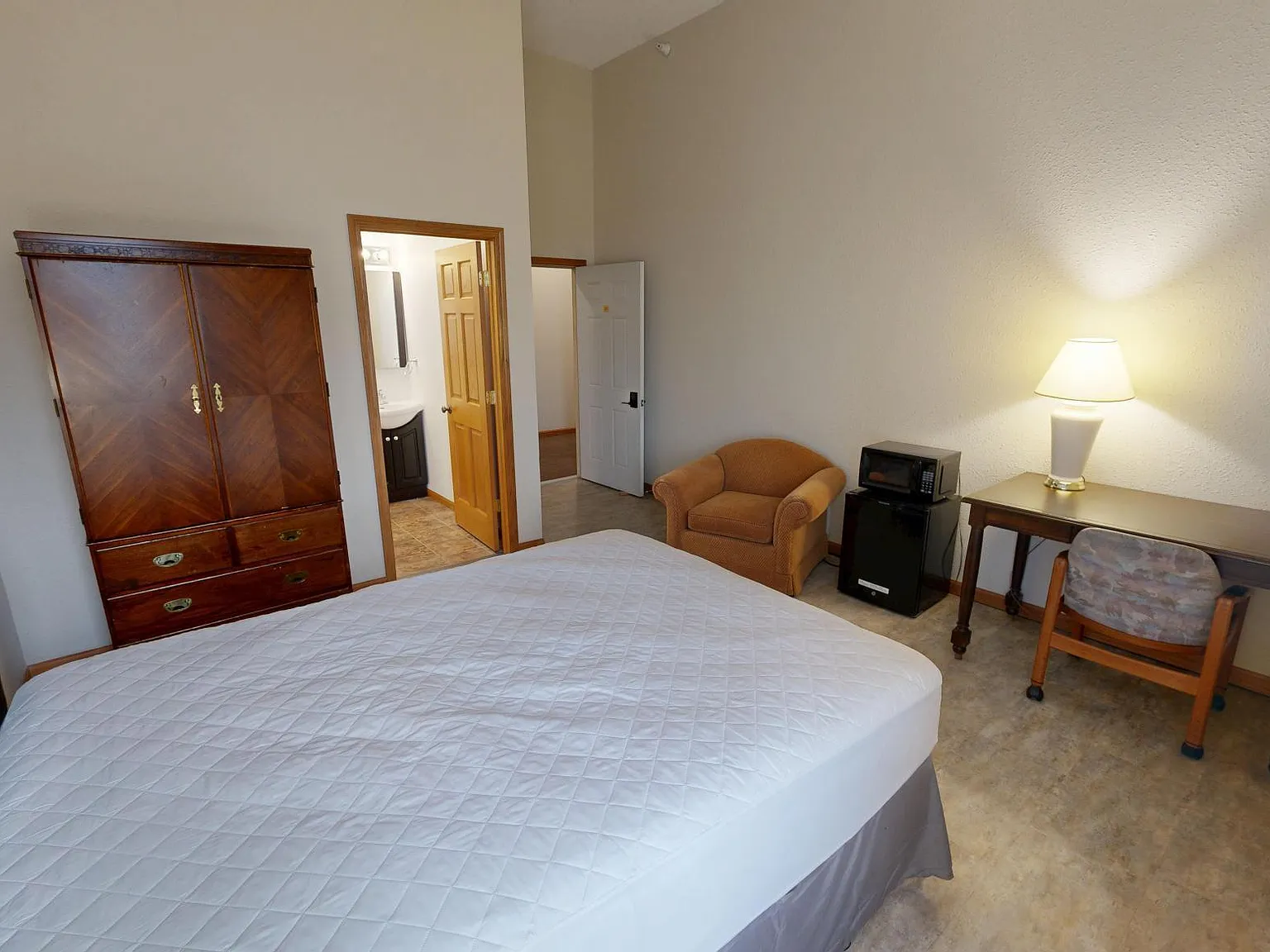 1 bed, 230 sqft, $777 — Photo 2