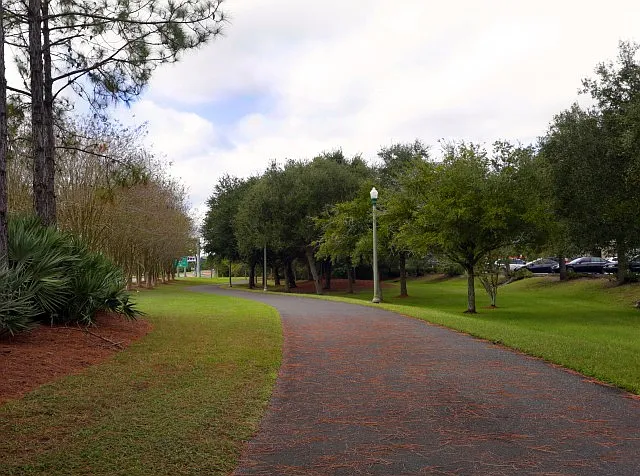 Brandon Crossing — Photo 11