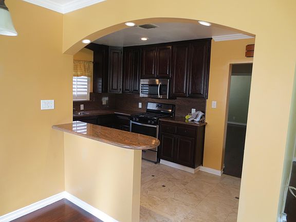 4th image of 400 N Raywood Ave