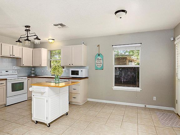 5th image of 596 Dusk Ln