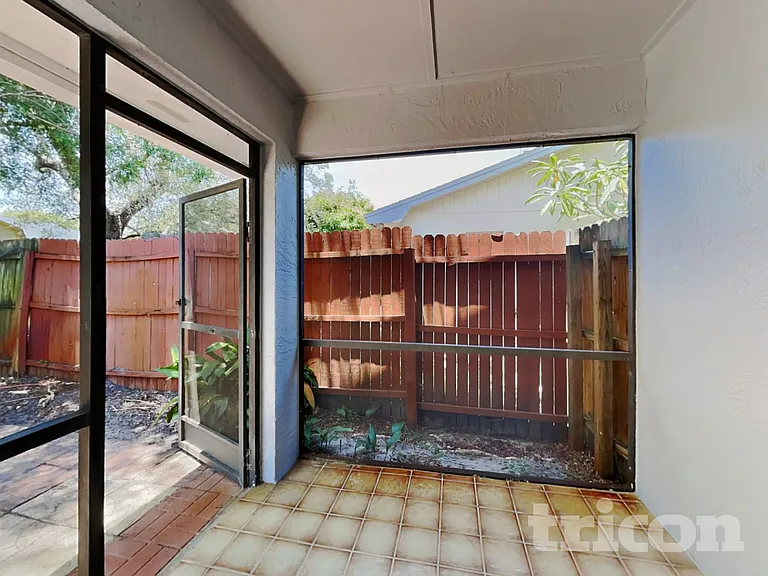 4442 Sandhurst Dr — Photo 14
