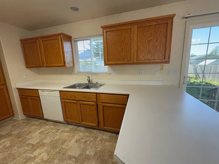 3121 Matthew Ln — Photo 18