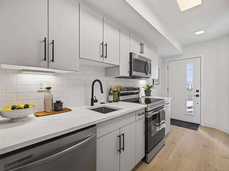 11 Merkel Manza Blvd — Photo 21