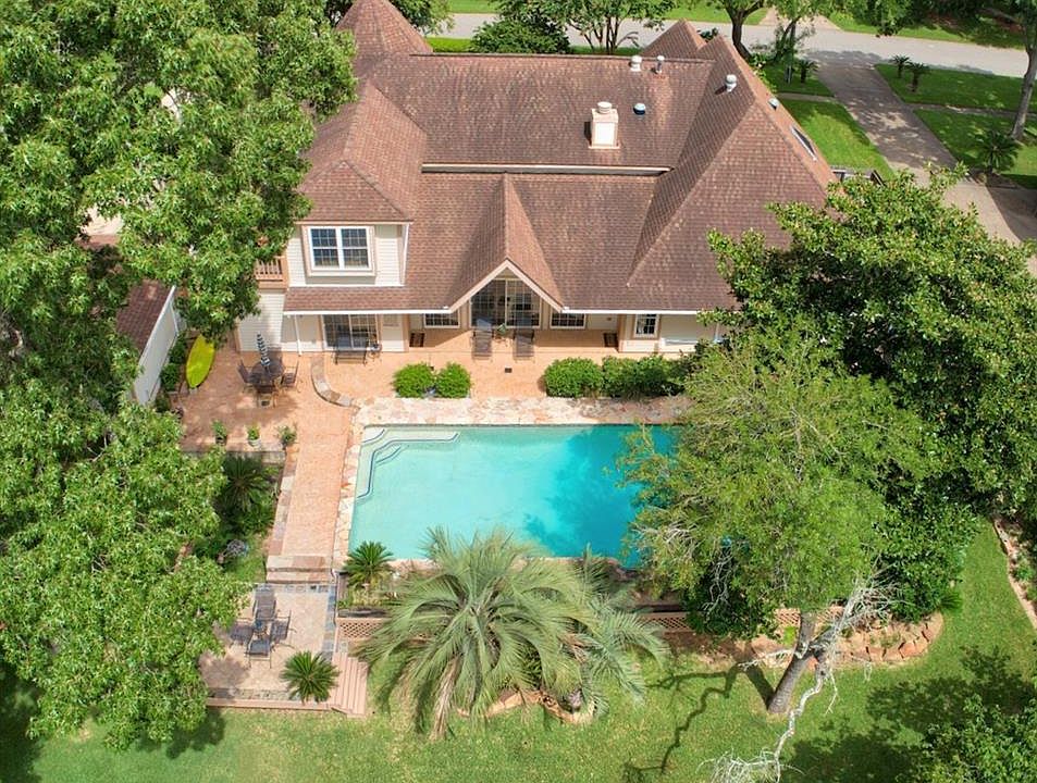 1st image of 2033 Oceanview Dr