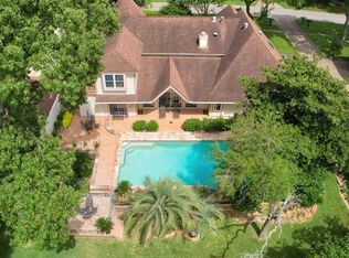 2033 Oceanview Dr, Seabrook, TX 77586