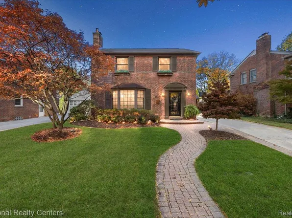 2954 Woodslee Dr, Royal Oak, MI 48073