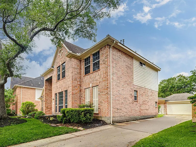 1606 Barrington Hills Ln — Photo 4
