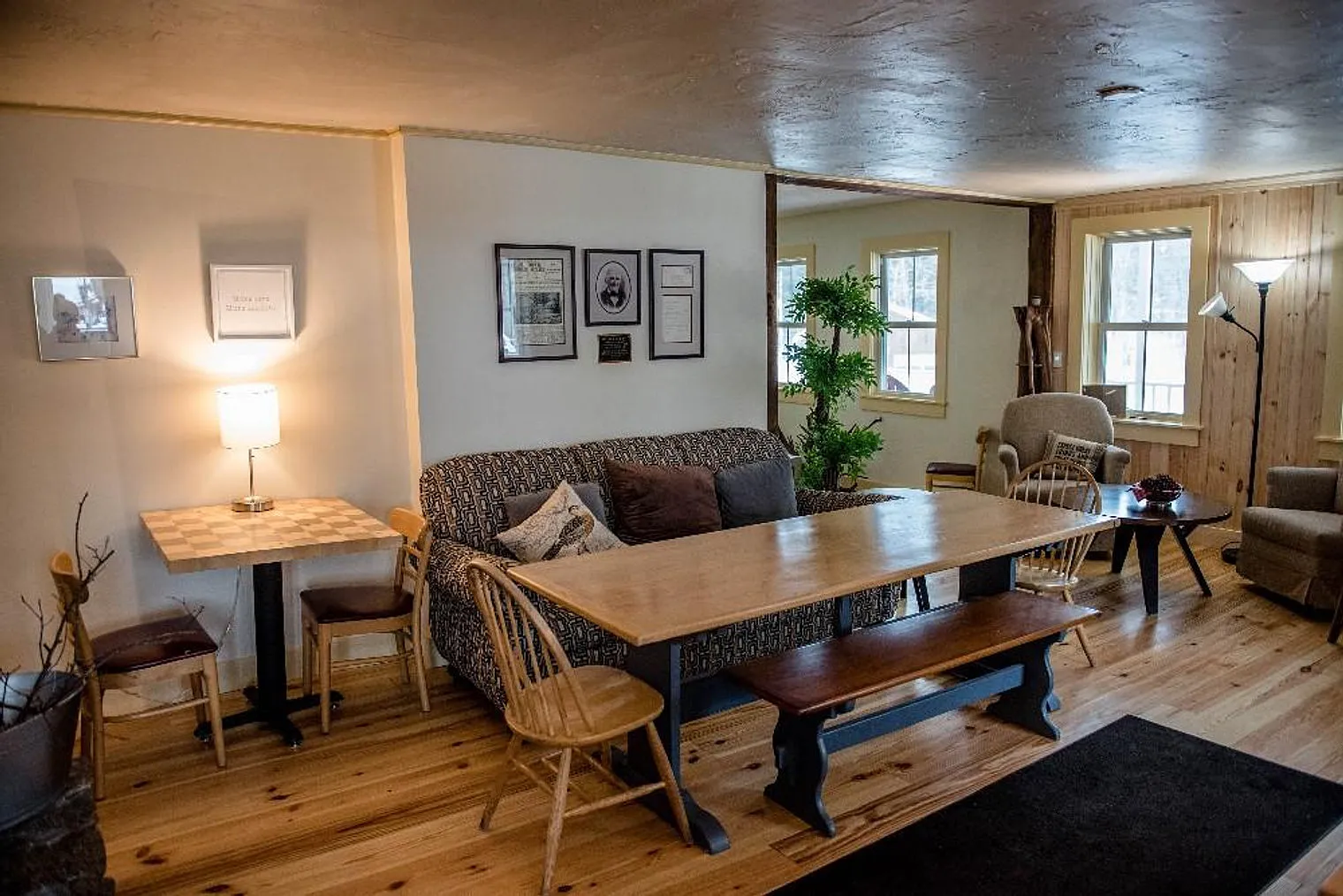 2 bed, 1.0 bath, 301 sqft, $3,254 — Photo 1
