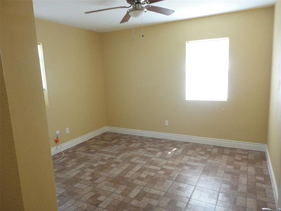 4th image of 144 Campbell Ave