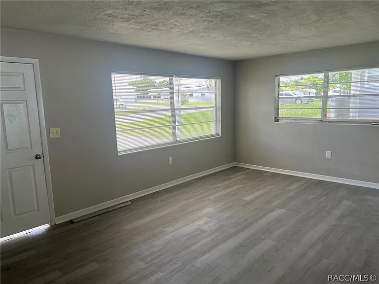 104 S Adams St — Photo 12