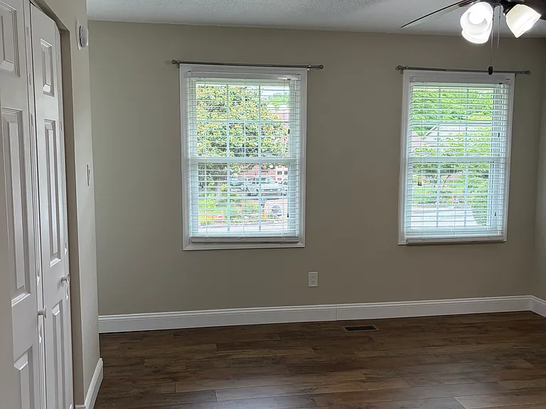 8724 Shoreham Blvd — Photo 15