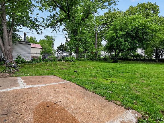 5th image of 416 Ballman Ave