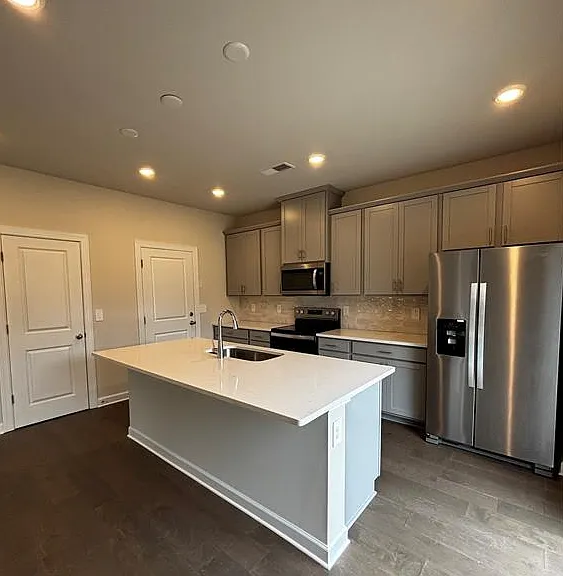 221 Alden Ct — Photo 14