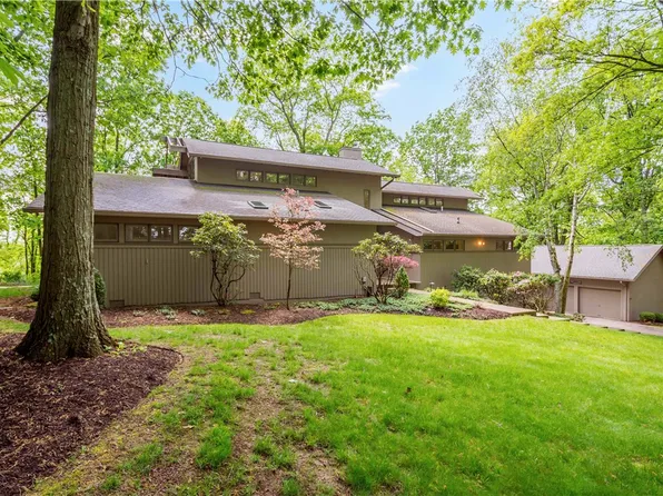 30 Windy Hill Ln N, Eighty Four, PA 15330