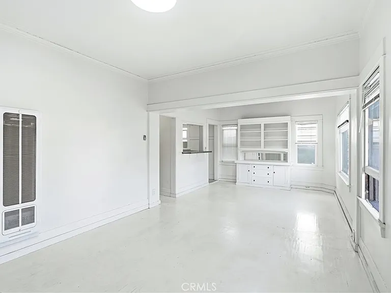 333 W 4th St #13 — Photo 3