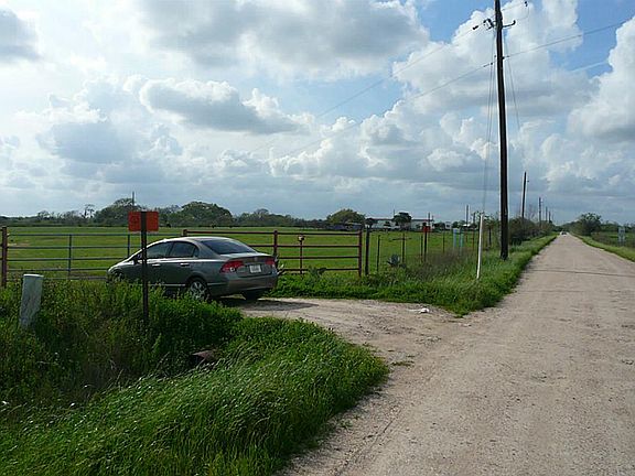 LOOKING NORTH ON MIETH ROAD AT THE  ENTRANCE ON THE S/E CORNER OF THE PROPERTY
