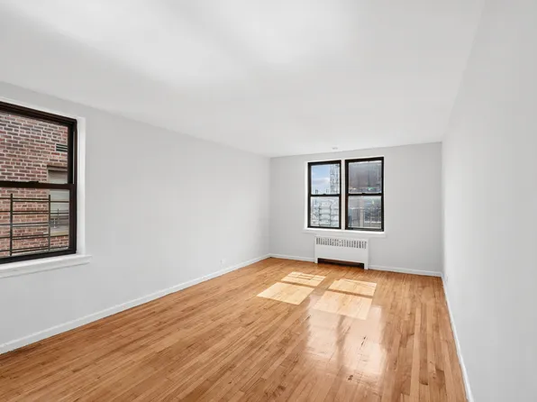 930 Sheridan Avenue image 1 of 12