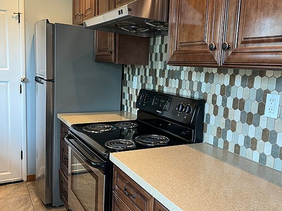 3rd image of 1178 Sanchez Way