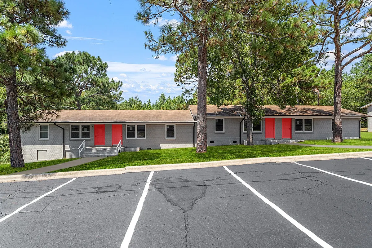 Building Photo - Gorgeously Renovated Apartments