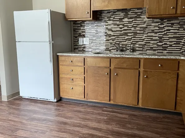 5913 Eisenhower Ct APT B, Great Bend, KS 67530