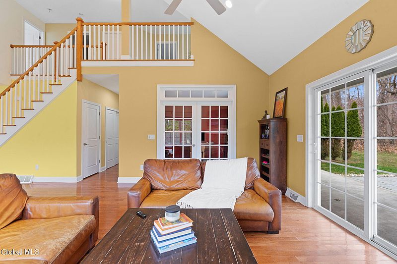 3rd image of 2 Vista Court