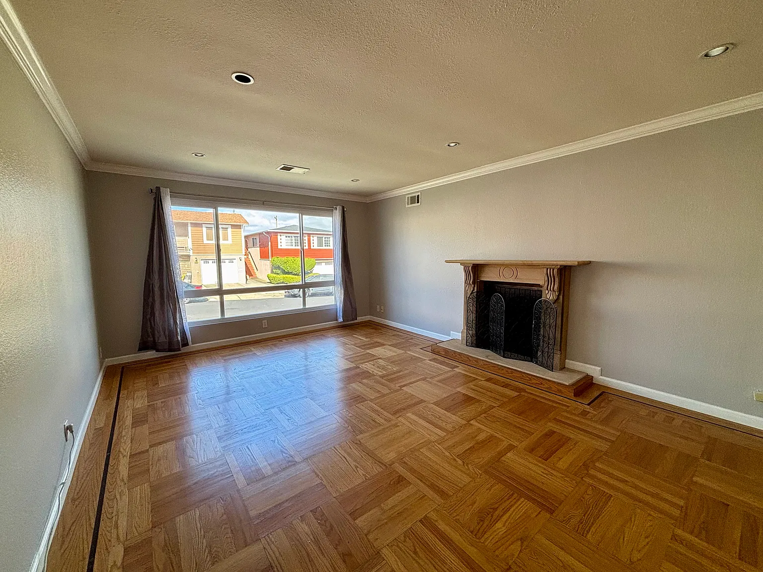 3 bed, 1160 sqft, $4,000 — Photo 2