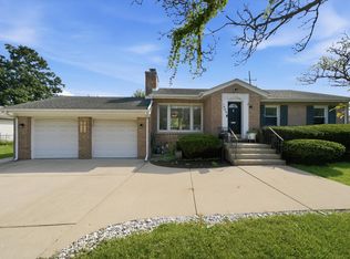 1402 E Evergreen St, Wheaton, IL 60187
